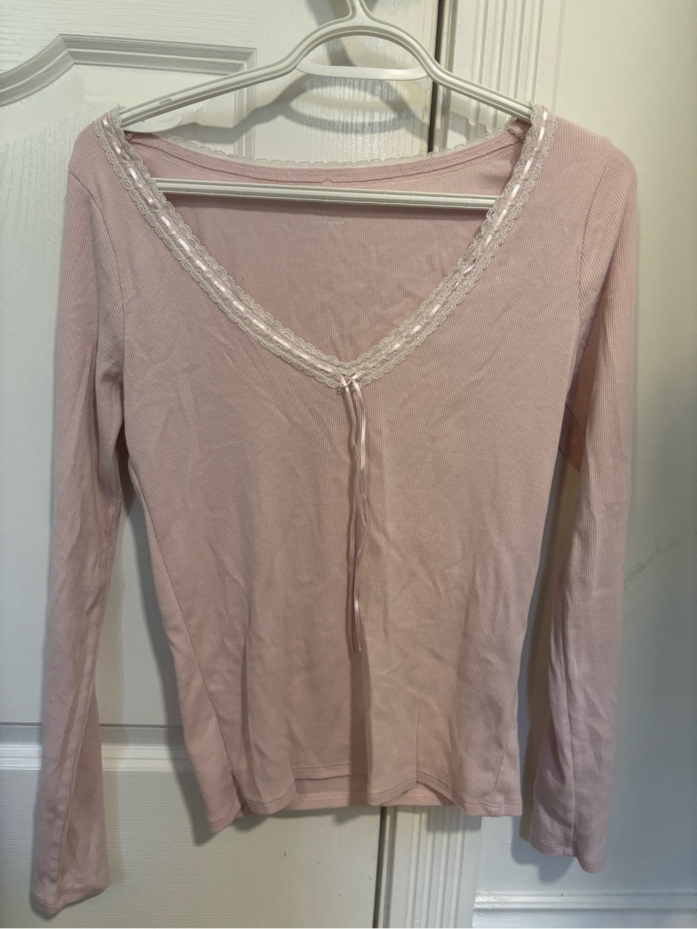 Hollister Pale Pink Long-Sleeve V-Neck Lace Trim Top